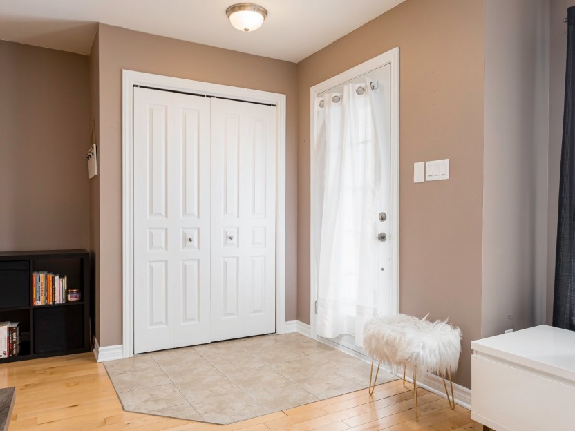 2555 Rue du Pont Photo 3