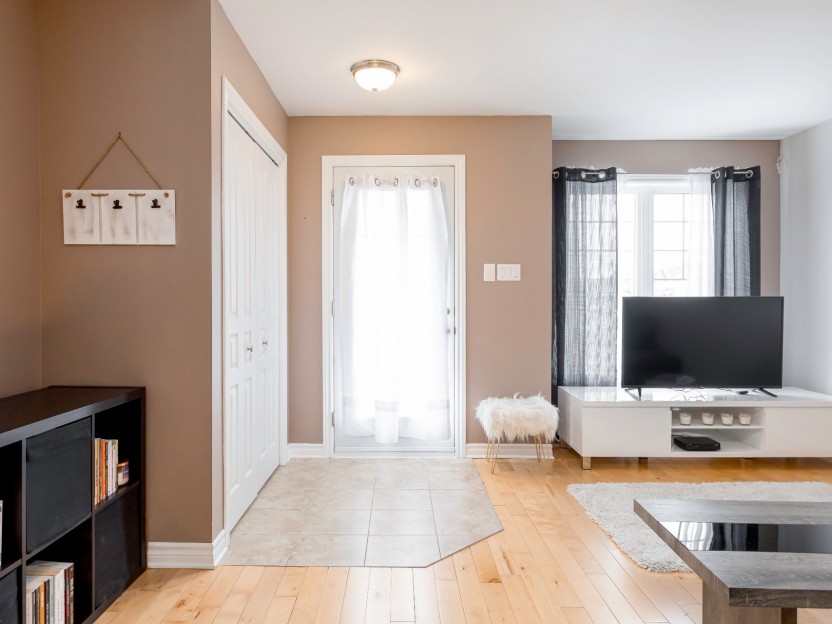 2555 Rue du Pont Photo 5