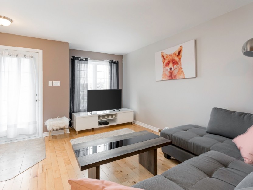 2555 Rue du Pont Photo 6
