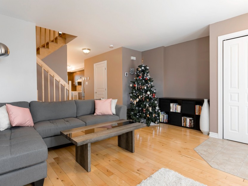 2555 Rue du Pont Photo 7