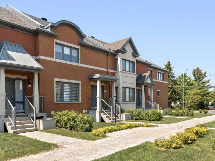 216Z Av. Hermitage Photo 1