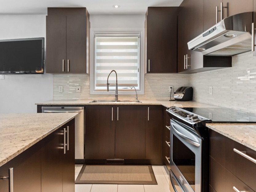 216Z Av. Hermitage Photo 6