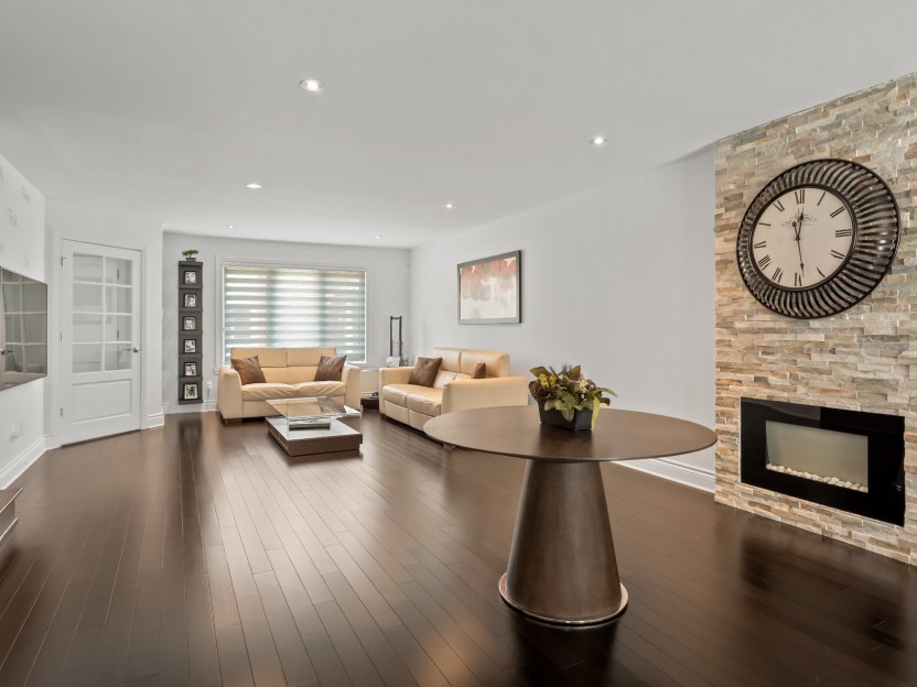 216Z Av. Hermitage Photo 8