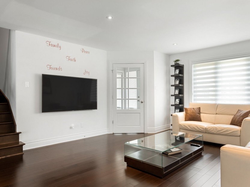 216Z Av. Hermitage Photo 9