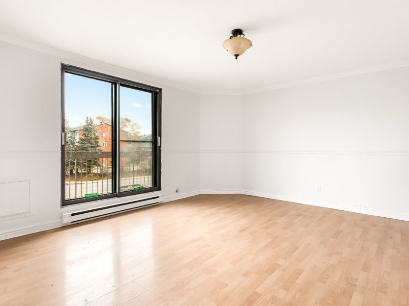 640 Boul. Chomedey Photo 3