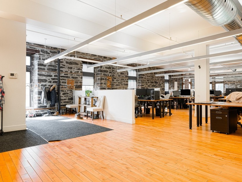 1237 Rue de la Montagne Photo 1