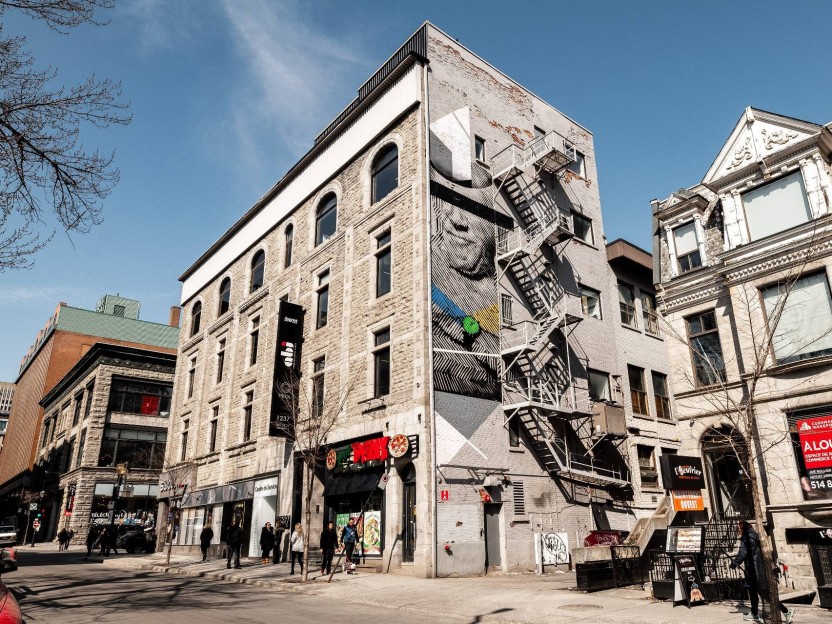 1237 Rue de la Montagne Photo 2