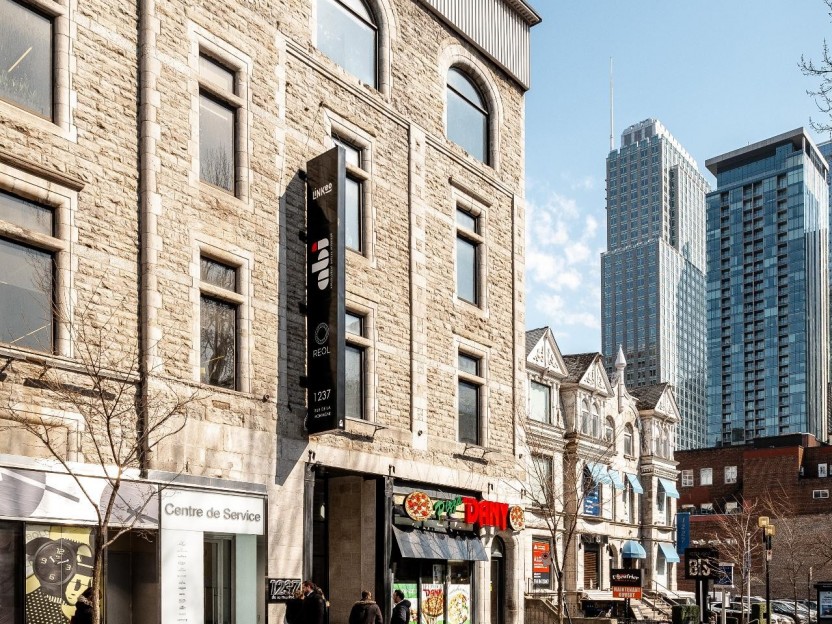 1237 Rue de la Montagne Photo 4
