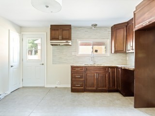 2300 35e Avenue Photo 2