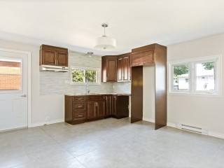 2300 35e Avenue Photo 3