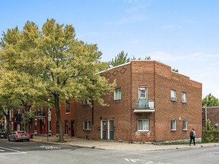 4351-4357 Av. Laval Photo 2