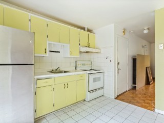 4351-4357 Av. Laval Photo 8