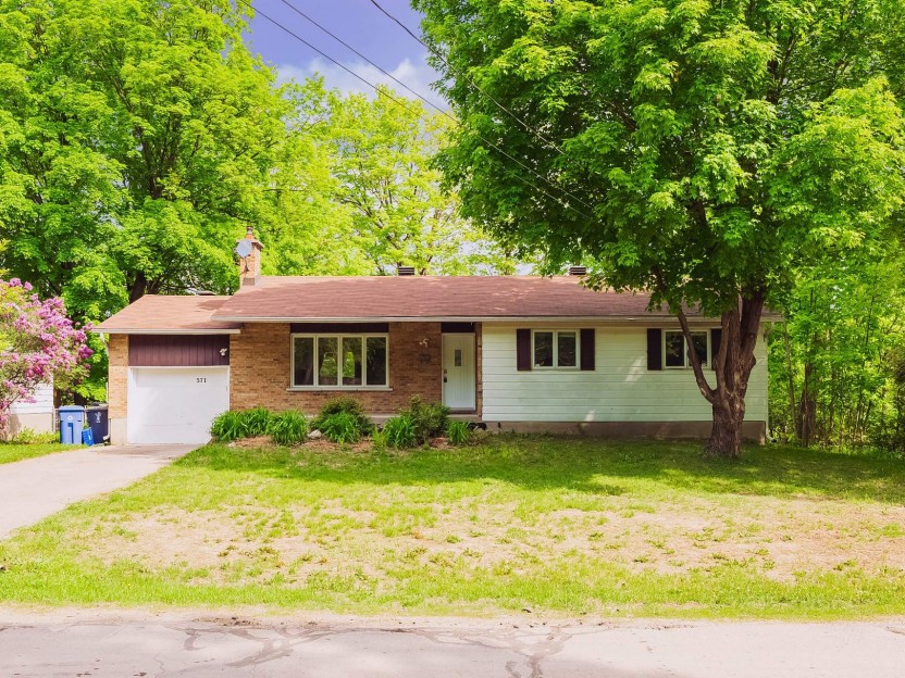 571 Beaurepaire Drive Photo 1