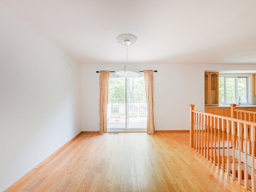 571 Beaurepaire Drive Photo 5