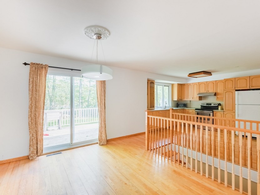 571 Beaurepaire Drive Photo 6
