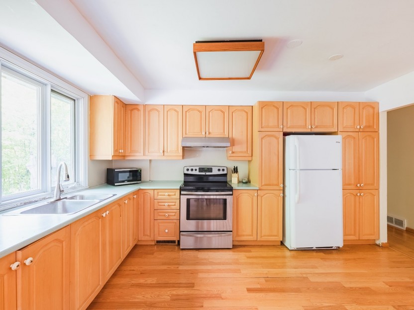 571 Beaurepaire Drive Photo 8
