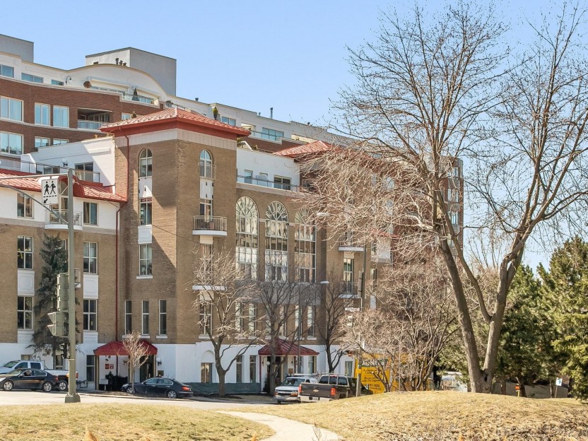 4700 Rue Ste-Catherine O. Photo 1