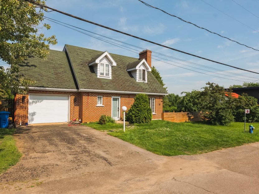 300 1re Avenue Photo 1