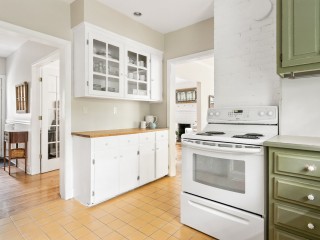 14 Av. Bayview Photo 10