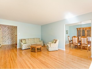 303 Av. Berkshire Photo 3