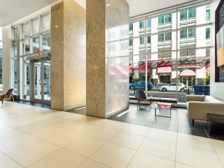 1050 Rue Drummond Photo 3
