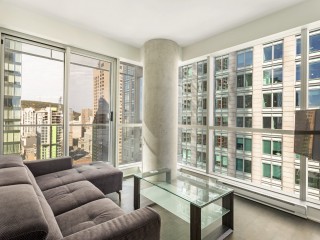 1050 Rue Drummond Photo 4